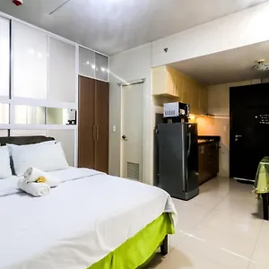 Prs At One Palm Tree Near Airport Apartment